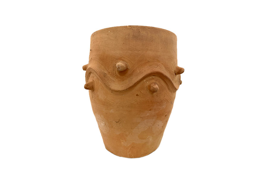 Pot de fleur  en terre cuite format long couleur terracotta avec des motifs. Pot de fleurs vide extérieur et intérieur maison. pot terracotta. pot de fleur réalisé à la main. Kipok.