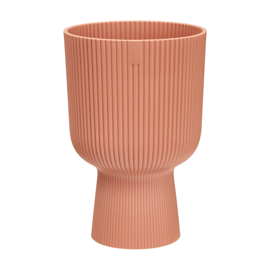 Charger l&amp;#39;image dans la galerie, cache pot rose en plstique recyclé. cache pot vase 20 cm. Pot de fleur sur pied de couleur rose . Pot pour plante intérieur. KiPok
